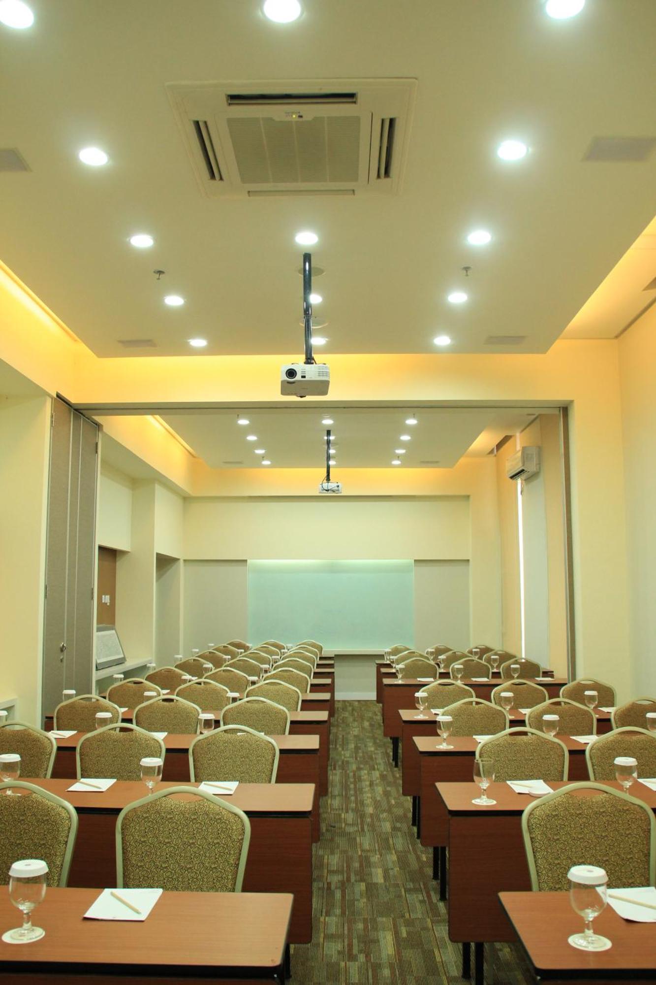 Kyriad Hotel Airport Jakarta Tangerang Ngoại thất bức ảnh