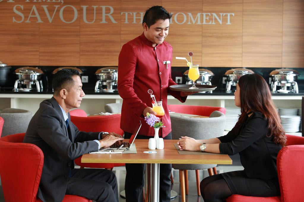 Kyriad Hotel Airport Jakarta Tangerang Ngoại thất bức ảnh