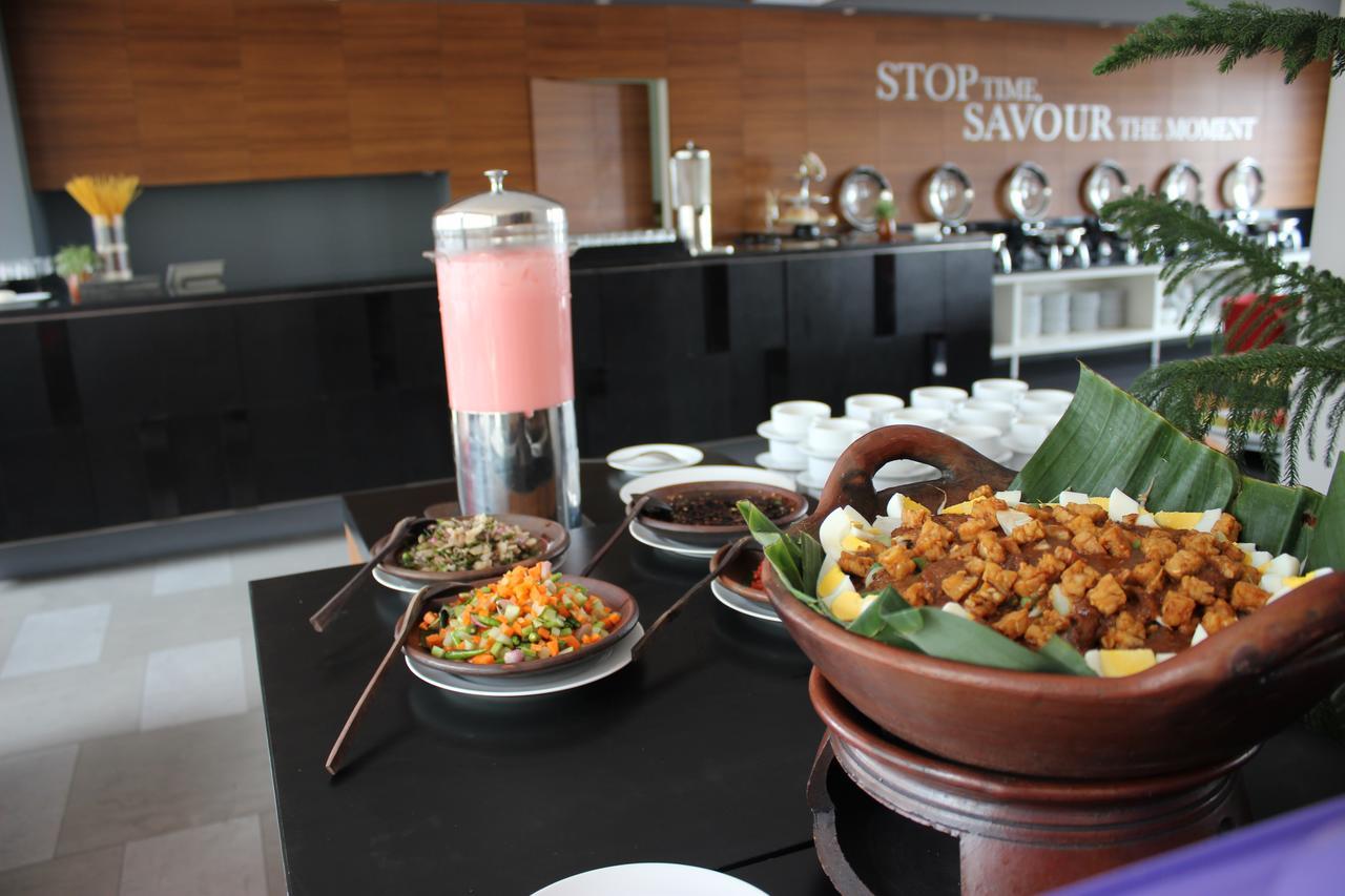 Kyriad Hotel Airport Jakarta Tangerang Ngoại thất bức ảnh