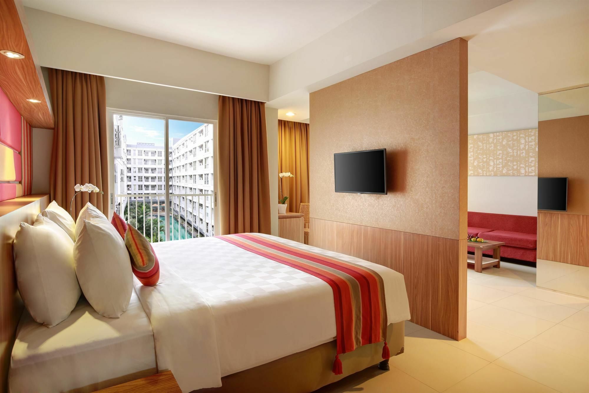Kyriad Hotel Airport Jakarta Tangerang Ngoại thất bức ảnh
