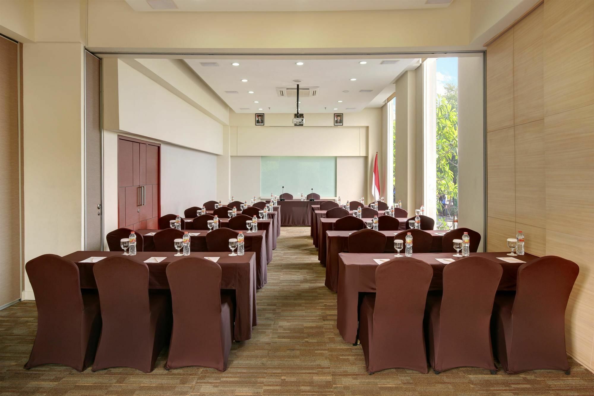 Kyriad Hotel Airport Jakarta Tangerang Ngoại thất bức ảnh